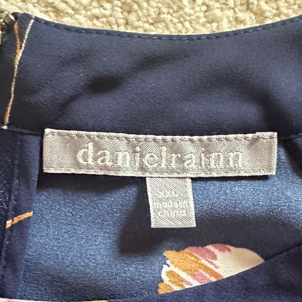 Daniel Rainn Navy Floral Blouse - Picture 2 of 3